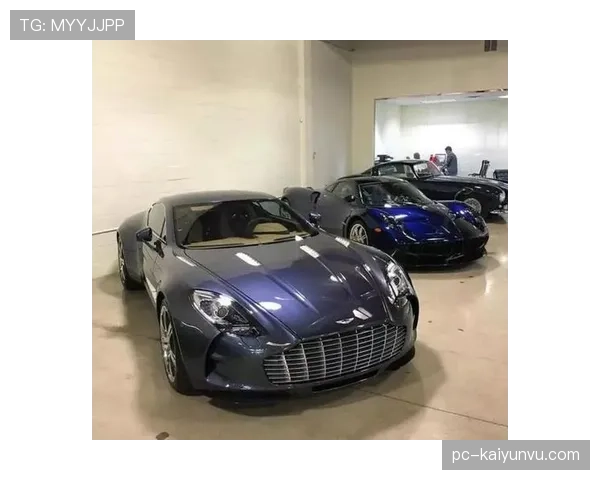 梅根·拉皮诺赛后直接穿高定走红毯，这姐是来踢球还是走秀的？